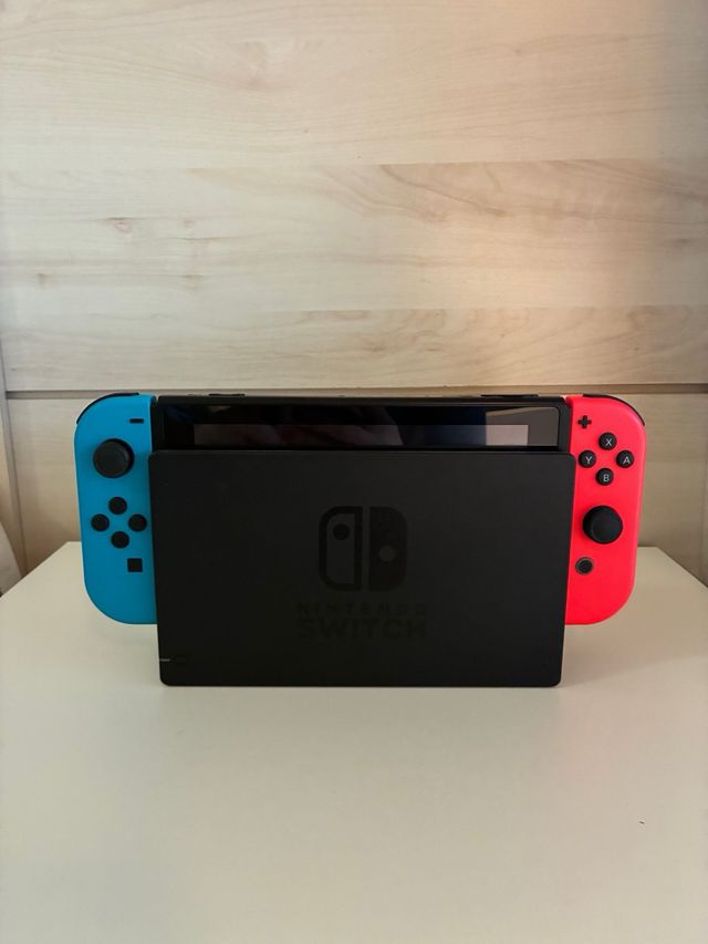 Nintendo Switch + 2 Juegos