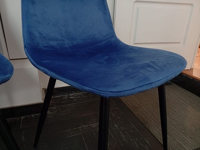 Juego de 4 sillas azules de terciopelo
