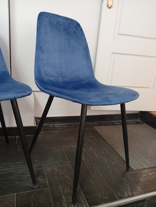 Juego de 4 sillas azules de terciopelo