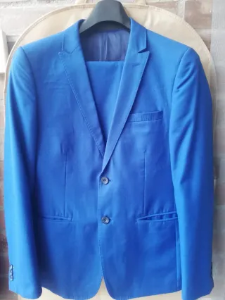 Traje de caballero azul