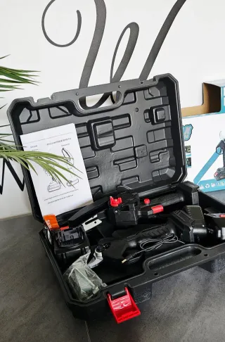 Kit Giardinaggio: Motosega e Forbice Potatura