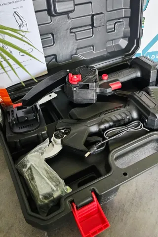 Kit Giardinaggio: Motosega e Forbice Potatura