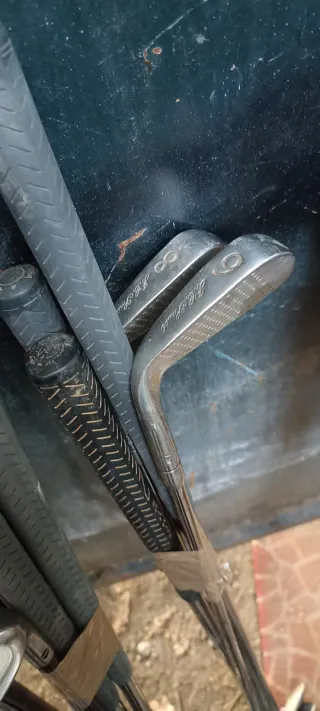 Lote 21 palos de golf