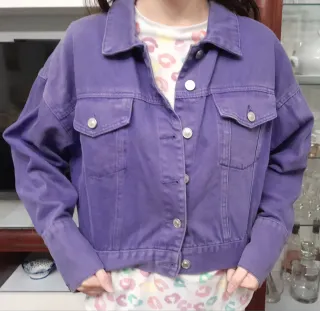 Chaqueta vaquera morada corta