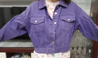 Chaqueta vaquera morada corta