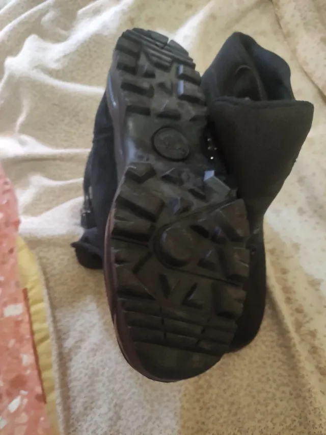 Botas negras de ante