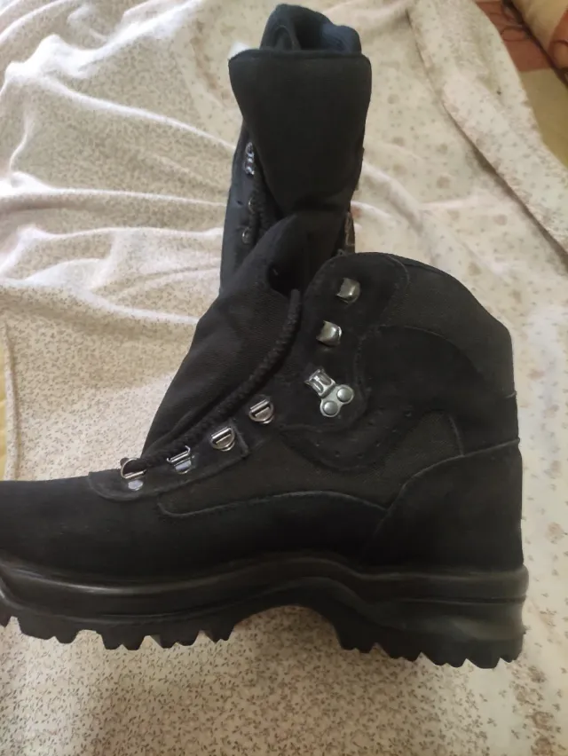 Botas negras de ante