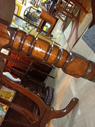 Tavolino antico in legno decorato