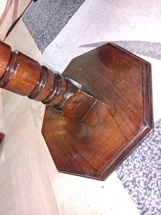 Tavolino antico in legno decorato