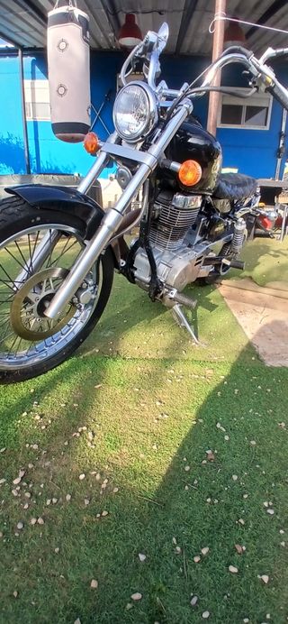 Suzuki Salvaje 650cc Custom Monocilíndrica