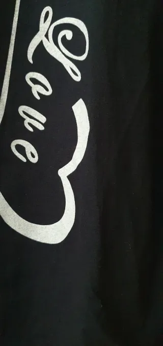 Sudadera azul marino con corazón y True Love