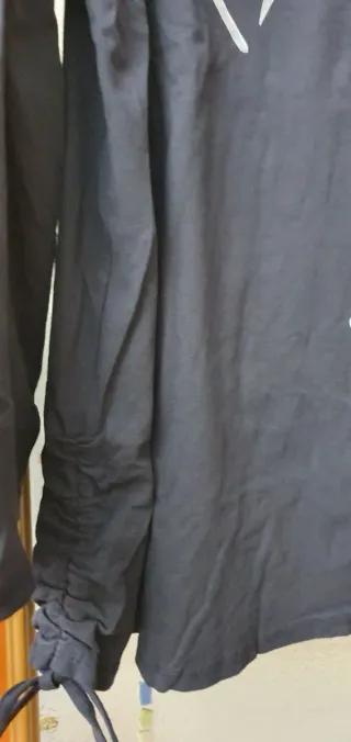 Sudadera azul marino con corazón y True Love