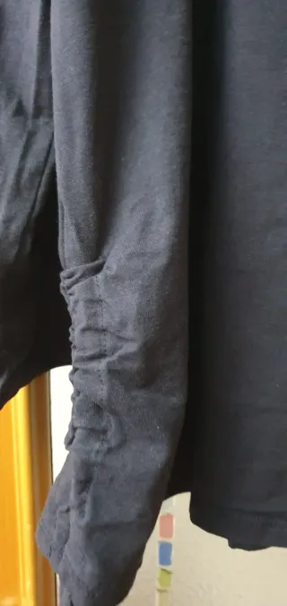 Sudadera azul marino con corazón y True Love