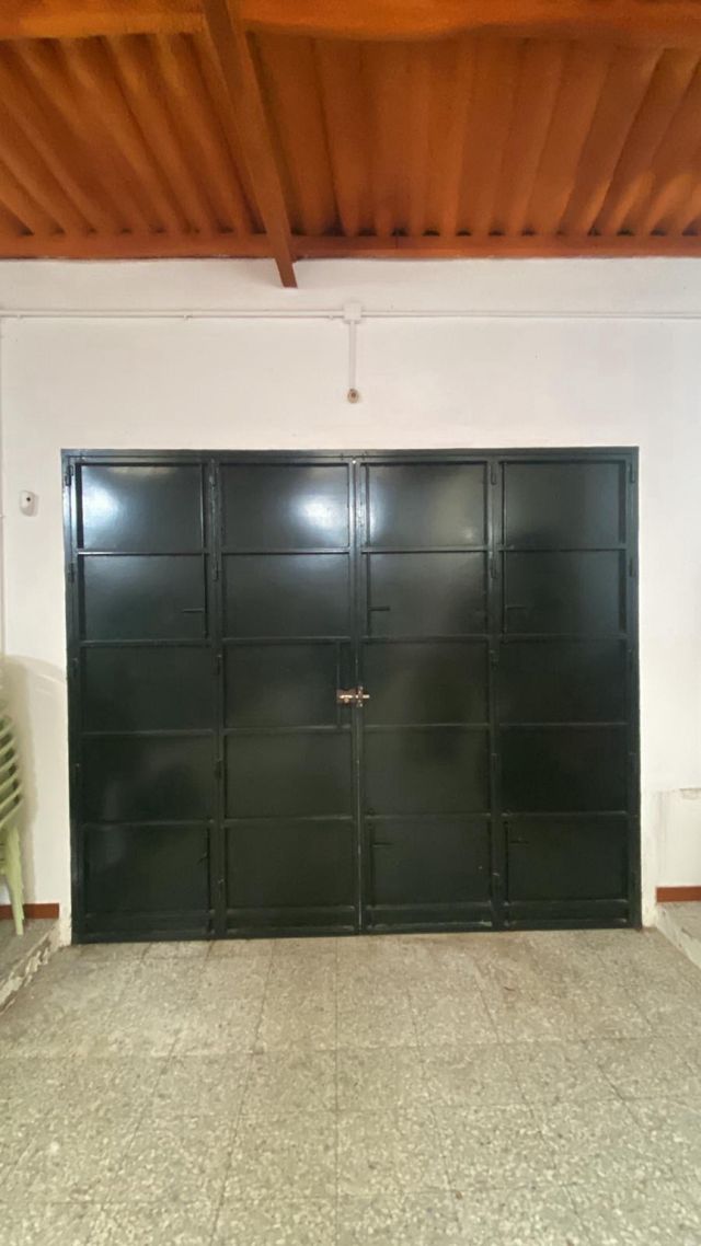 Puerta de garaje metálica