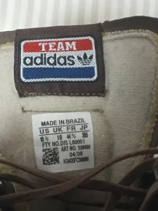 Zapatillas Adidas Marrones y Blancas