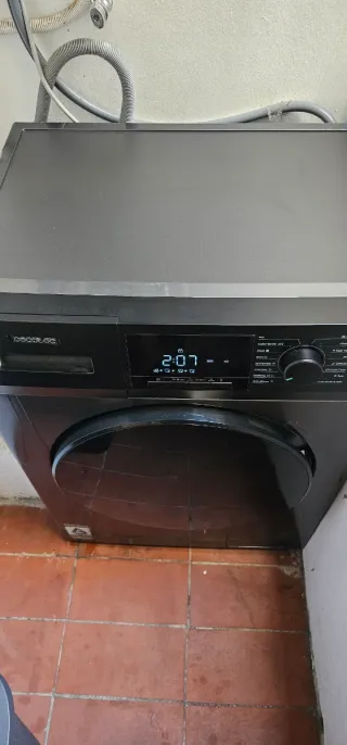 Lavadora Cecotec negra