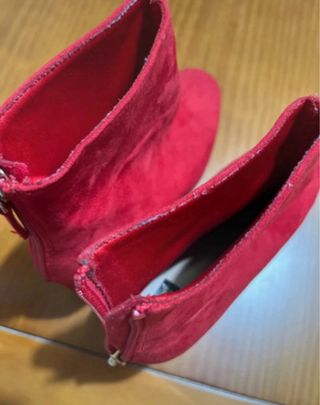 Botines rojos de terciopelo Stradivarius, talla 38
