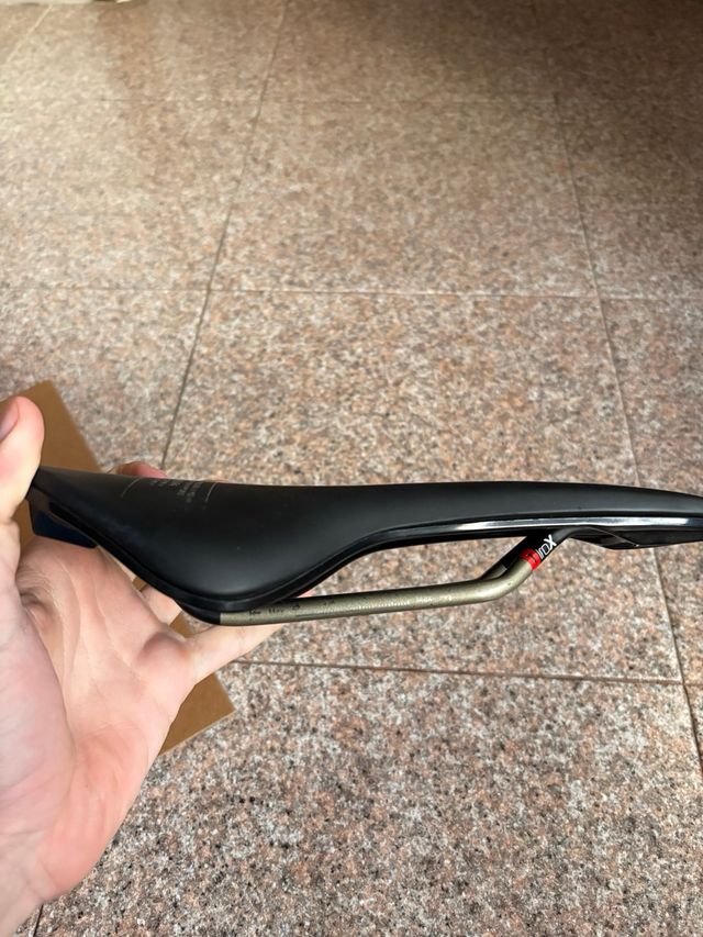 Sillín Prologo Nago R4 Tirox 137mm