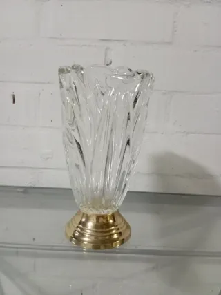 Jarrón de cristal de alta calidad con base dorada