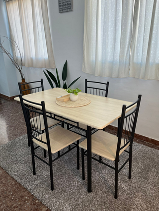 Mesa de cocina + 4 sillas en oferta