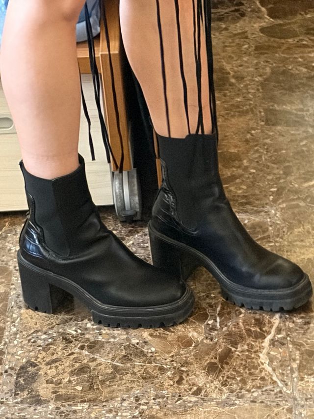 Botines negros con tacón grueso