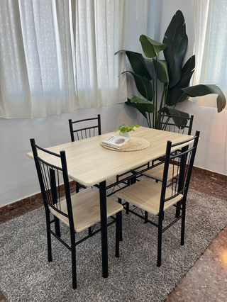 Mesa nueva de cocina con 4 sillas