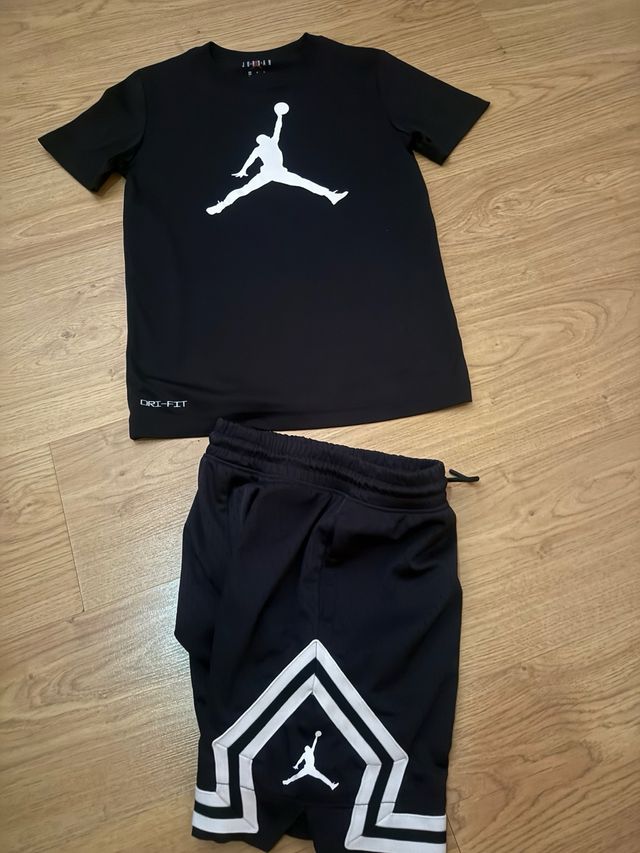 Conjunto Jordan Niño Negro y Blanco original.