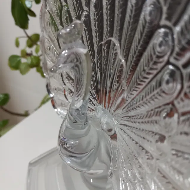 Figura pavo real cristal transparente