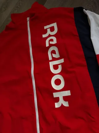 Chaqueta Reebok Roja y Blanca
