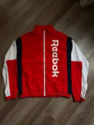 Chaqueta Reebok Roja y Blanca
