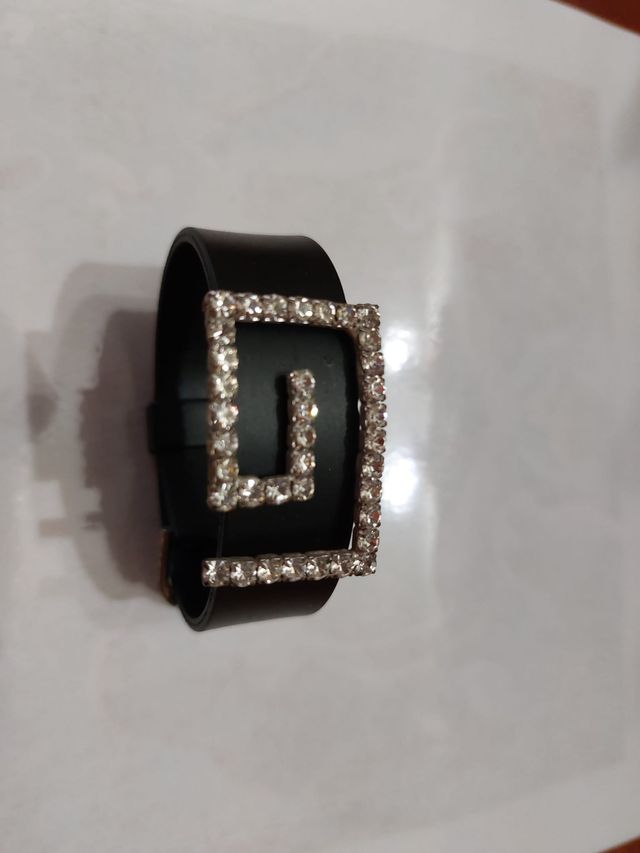 Pulsera ancha con pedrería