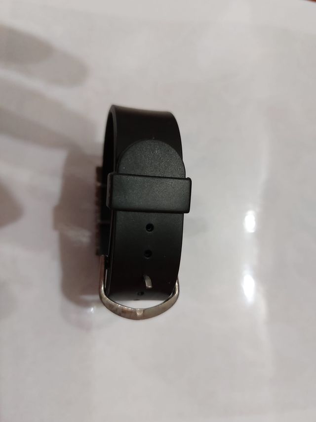 Pulsera ancha con pedrería