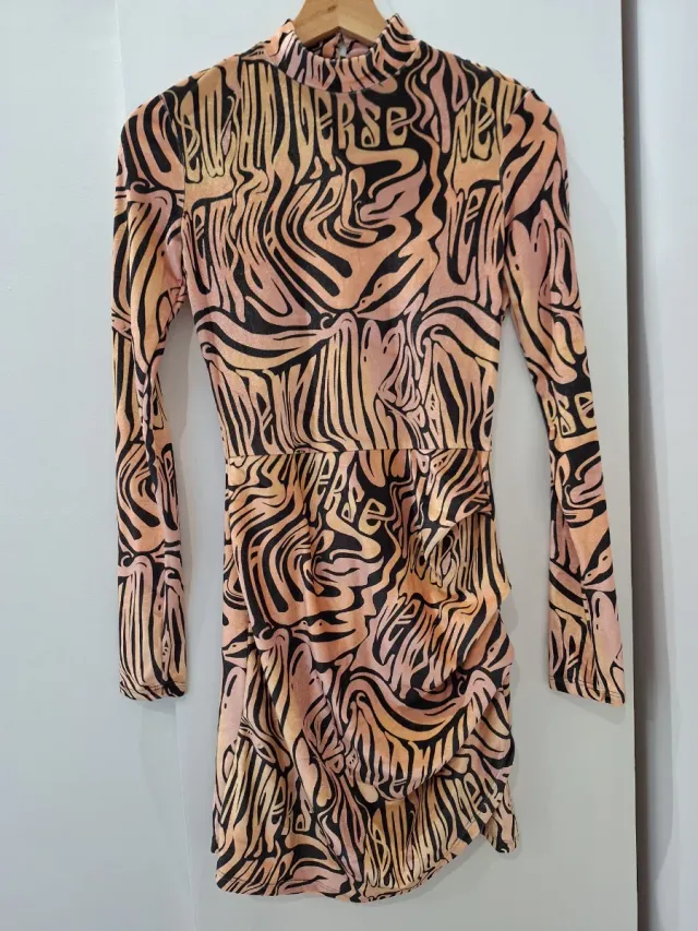 Vestido terciopelo Bershka estampado