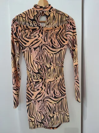 Vestido terciopelo Bershka estampado