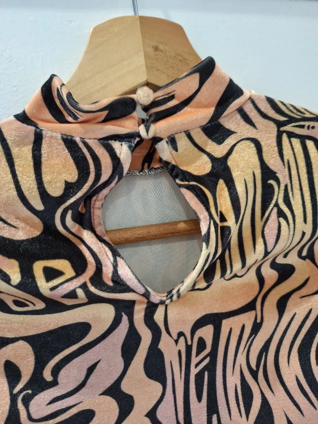 Vestido terciopelo Bershka estampado