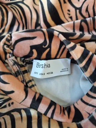 Vestido terciopelo Bershka estampado