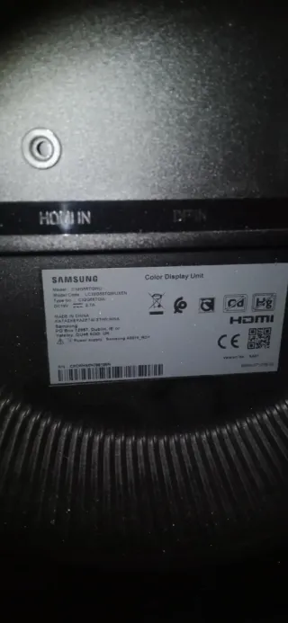 Monitor Curvo Negro y Marrón