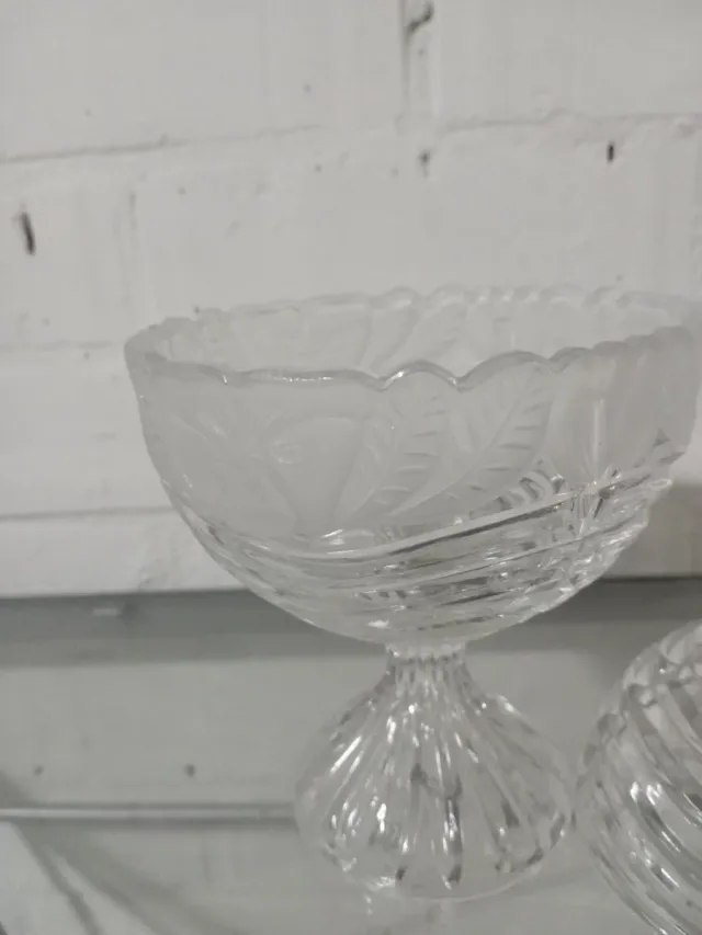 Bombonera o azucarero de cristal tallado con tapa