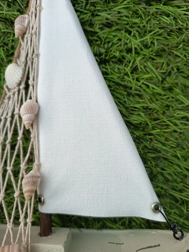 Barco decorativo náutico con conchas