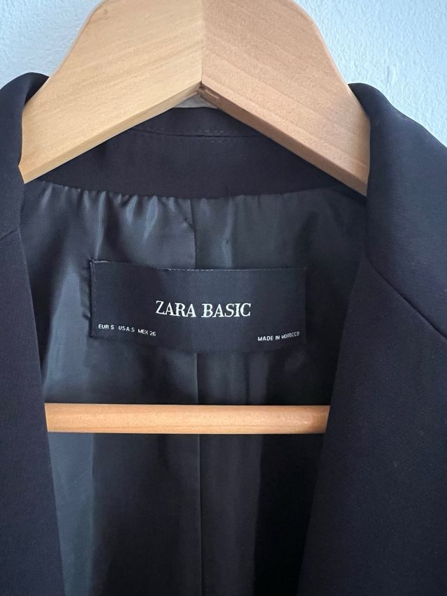 Chaleco negro Zara