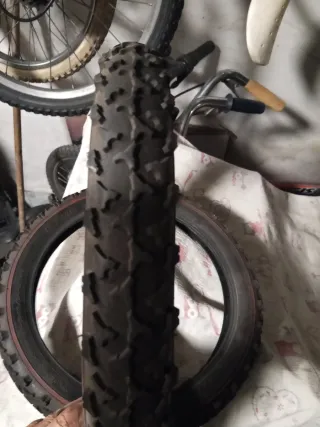 Copertoni Bici 12-14 pollici 20€ a coppia.