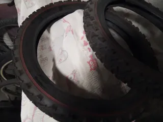 Copertoni Bici 12-14 pollici 20€ a coppia.