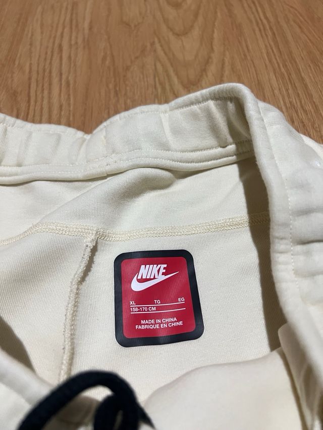 chandal  completo Nike tech beige talla XL de NIÑO