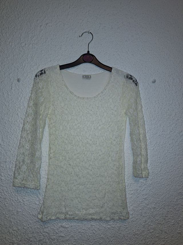 Blusa encaje Pimkie blanca talla S
