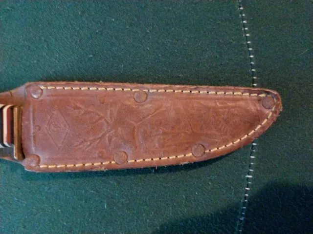 Faca antiga com cabo de osso e bainha