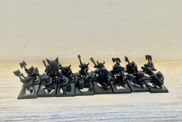 16 Guerreros Enanos GW