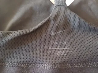 Top deportivo Nike negro original