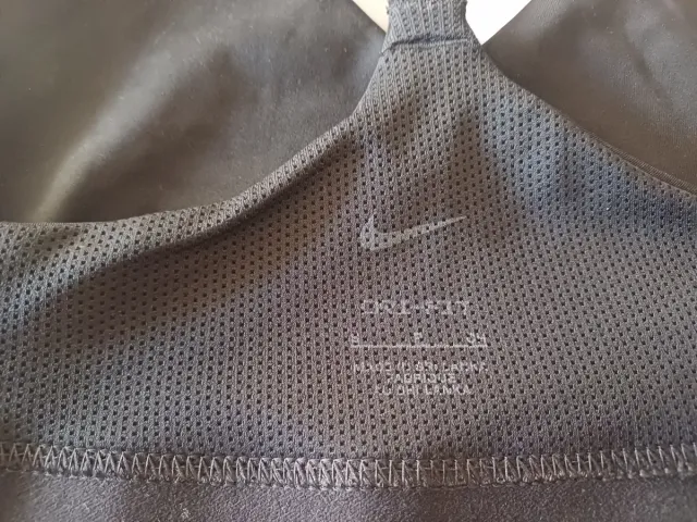 Top deportivo Nike negro original