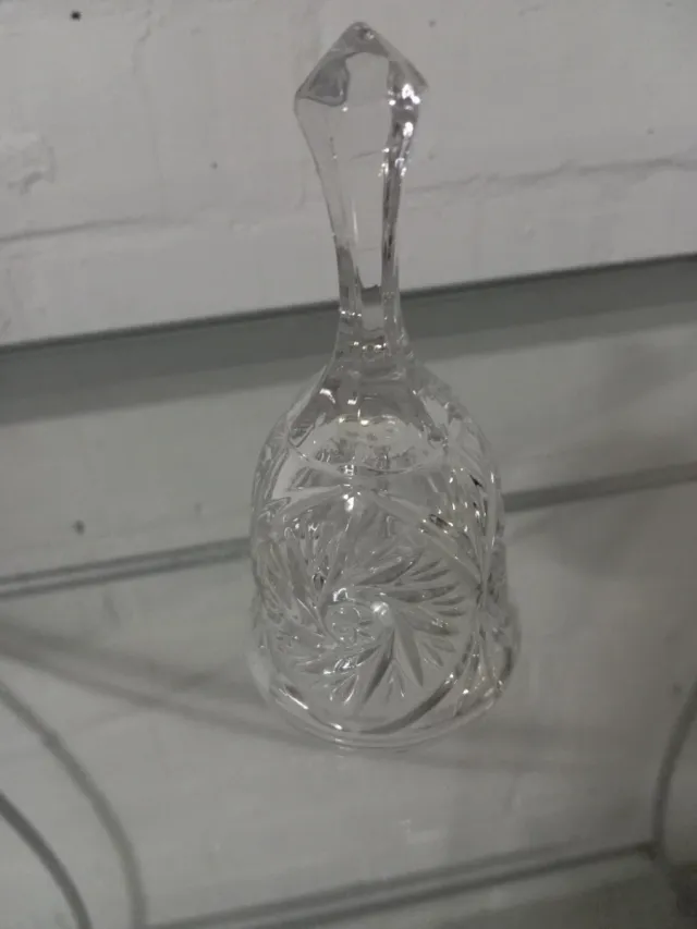 Campana de cristal tallado