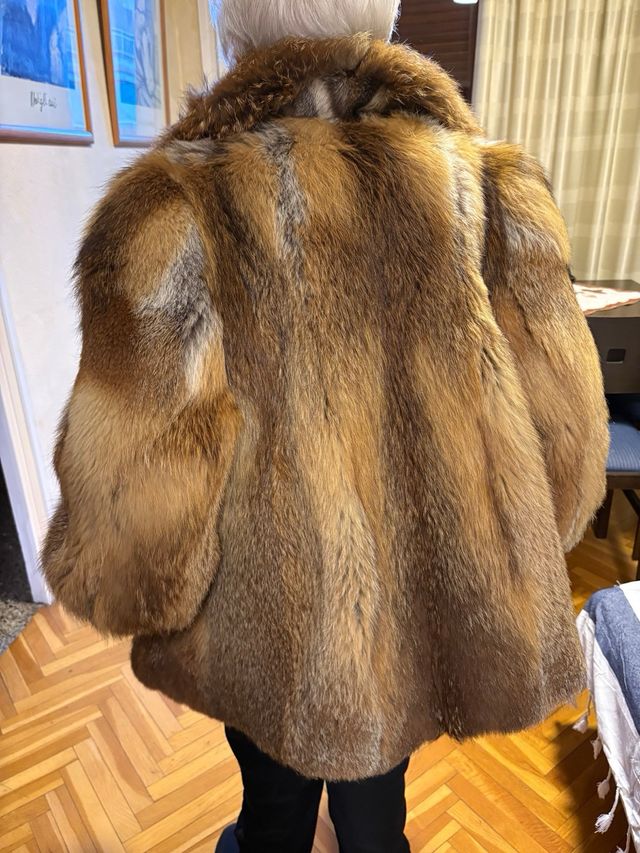 Chaquetón piel zorro sin estrenar.